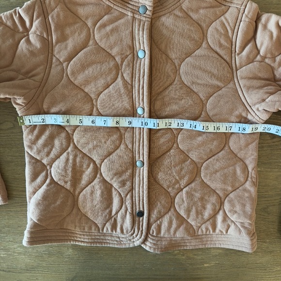 Z SUPPLY Redwood Quilted Jersey Jacket in Saddle-Snap Closure-Stand up Collar‎ - Picture 4 of 13